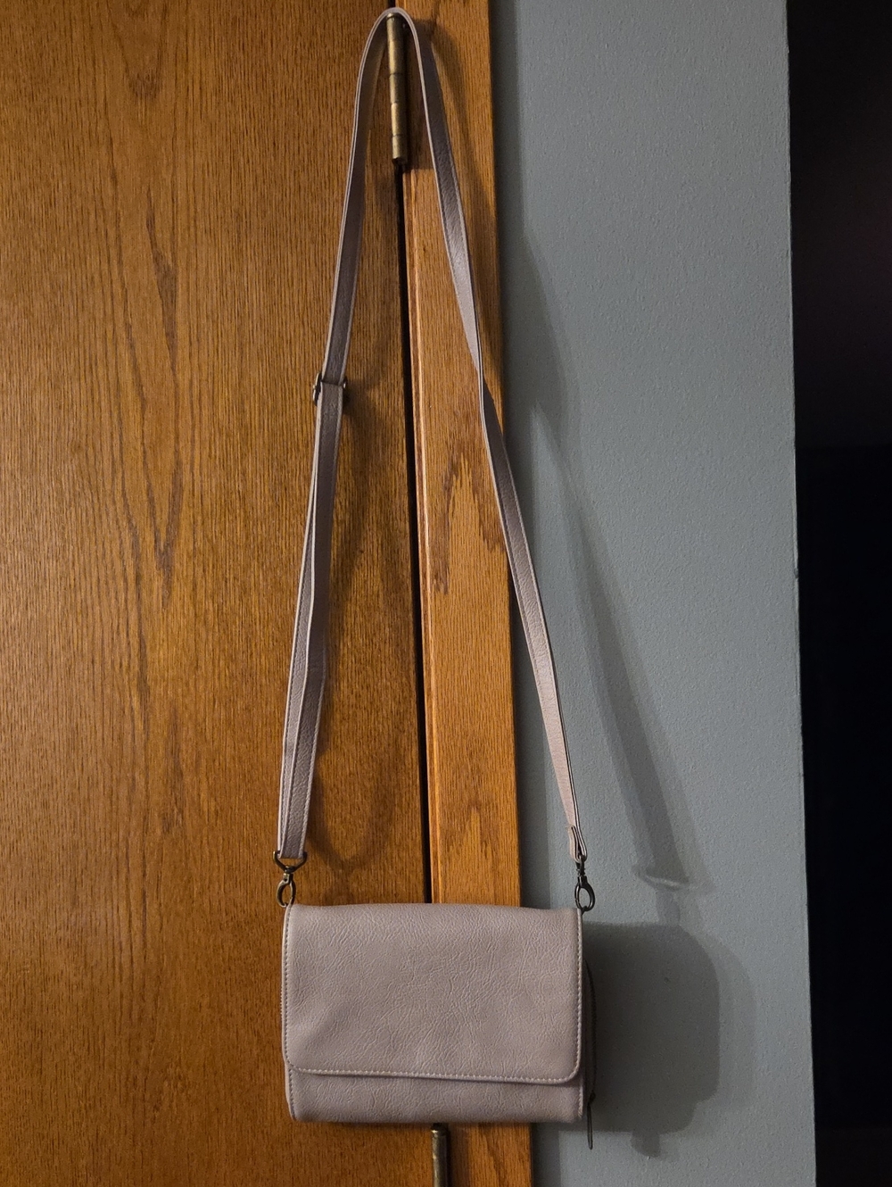 Thirty-One Women's Crossbody Bag in Light Mauve- Thirty-one Shoulder Purse
